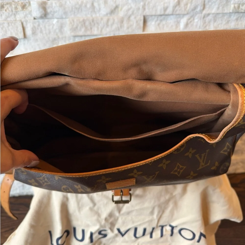 Louis Vuitton Saumur 35 in Brown Monogram - Vintage Crossbody - Picture 13 of 14